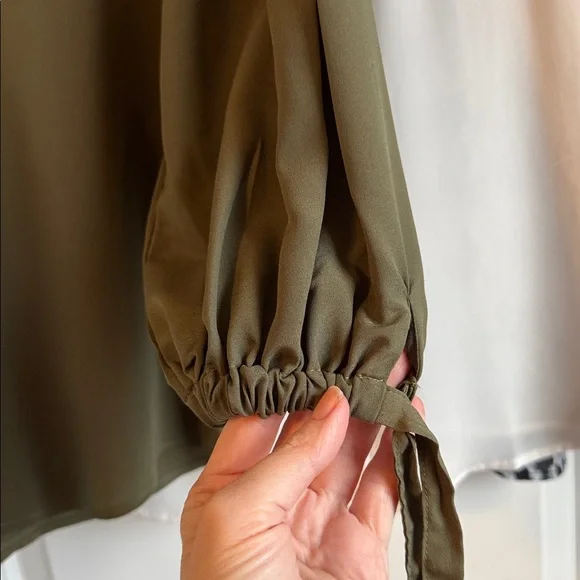 3 Blouses: Banana Republic and Loft - Picture 4 of 13